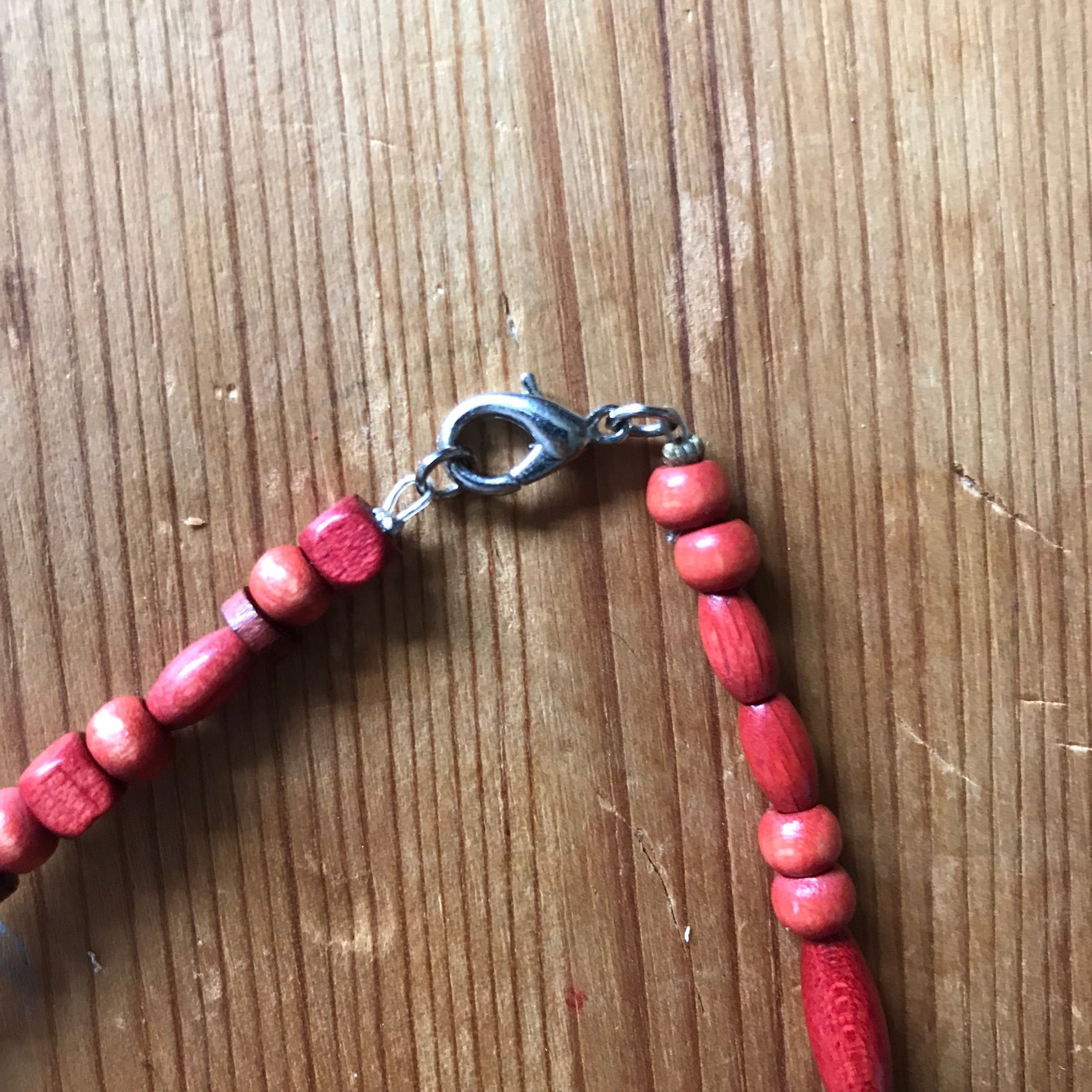 CLOSE UP COPPER WOOD BEAD LONG NECKLACE OF THE LOBSTER CLASP