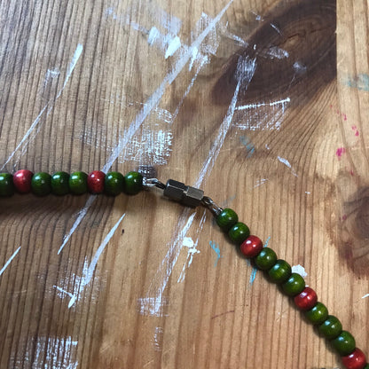 CLOSE UP OF FOREST COLOUR WOOD BEAD SHORT NECKLACE SCREW CLASP