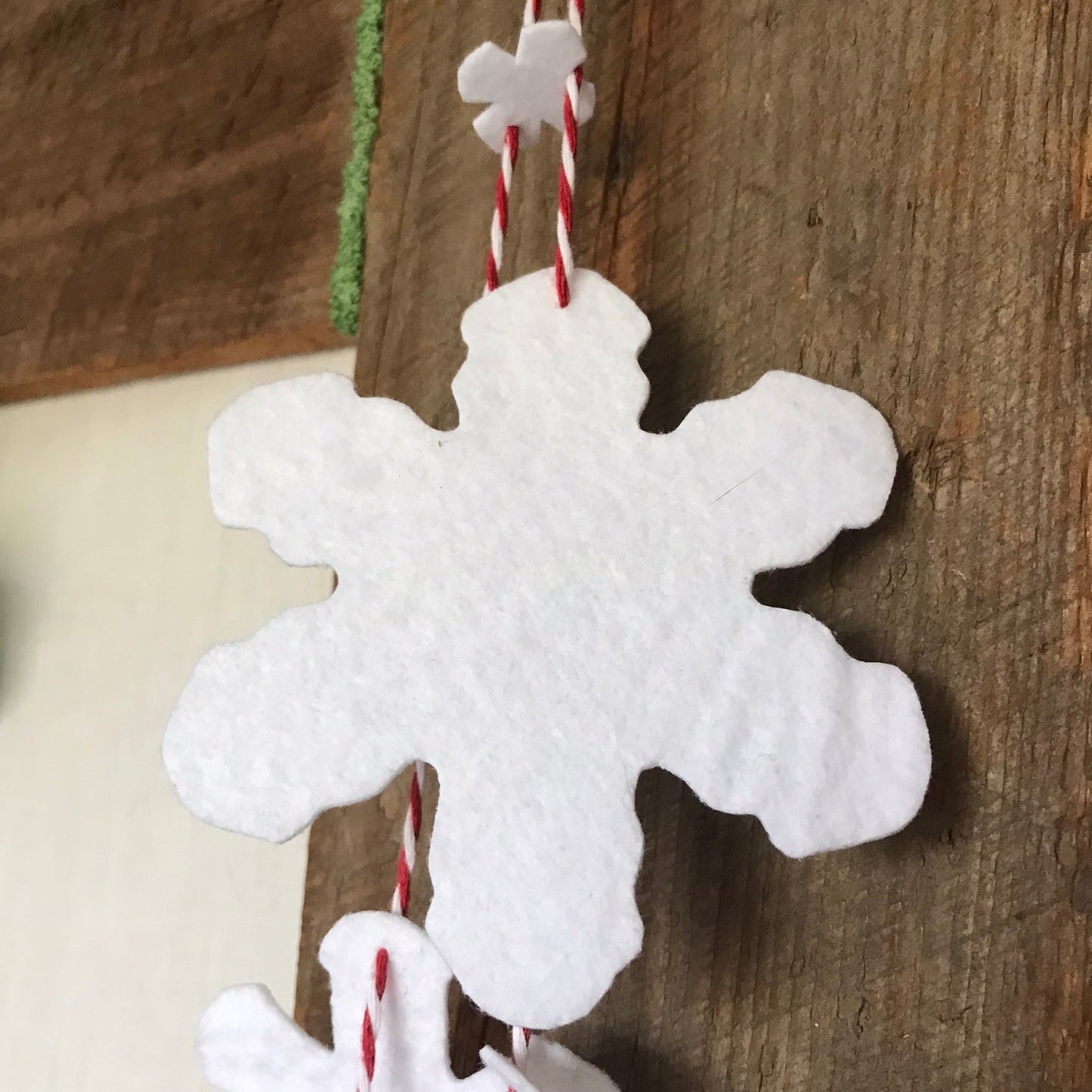 CHRISTMAS/YULE SNOWFLAKE HAND CUT FELT GARLAND